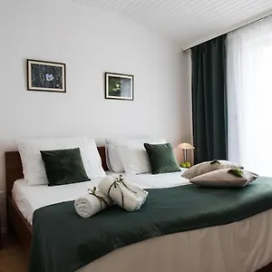 https://guest-house-lana-1.splithotels.org