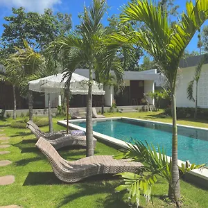https://villa-tropical-almond.hotelsseminyak.net