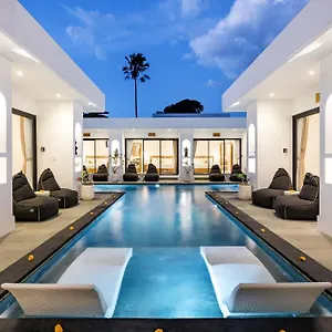 https://villa-kelolyne.hotelsseminyak.net